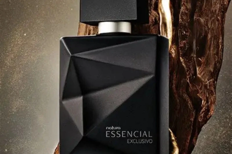 Frasco preto geométrico do perfume Natura Essencial Exclusivo, símbolo de elegância e sofisticação masculina, relacionado ao tema Natura Essencial Exclusivo Vale a Pena.