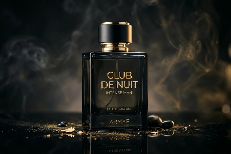 Perfume Club De Nuit Intense Man frasco original sobre fundo escuro