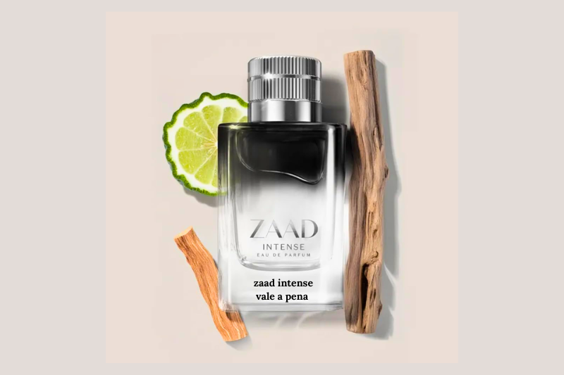 Frasco do perfume Zaad Intense com embalagem ao fundozaad intense vale a pena
