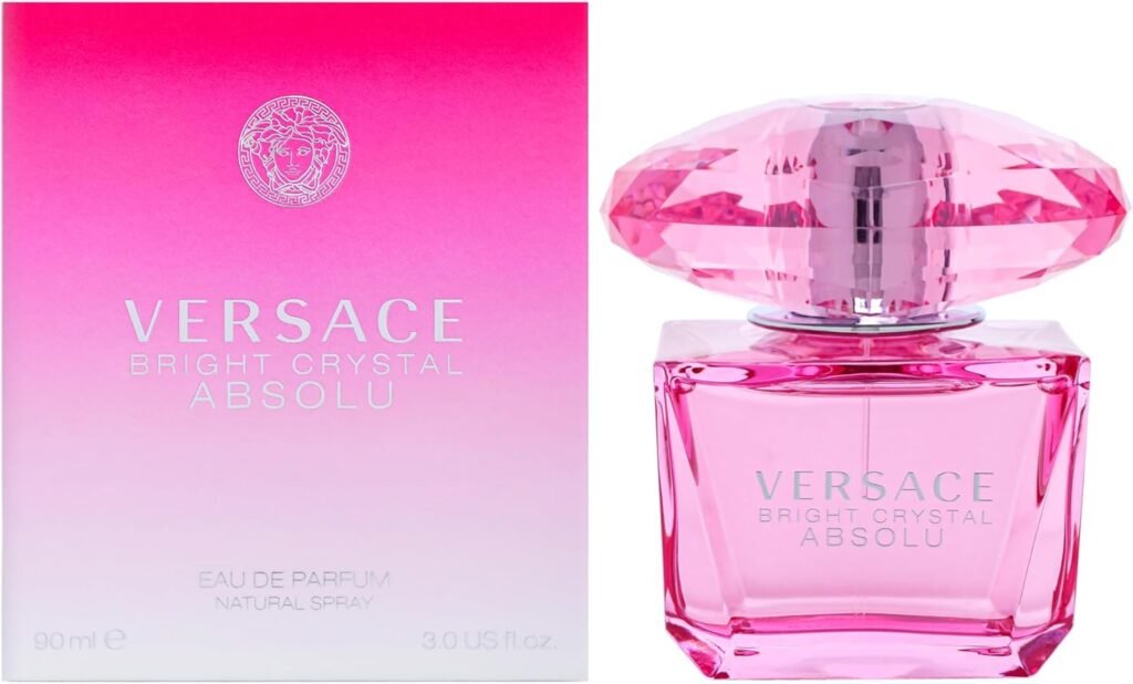 Perfume Versace Bright Crystal Absolu Feminino em composição artística com flores e fundo rosado.