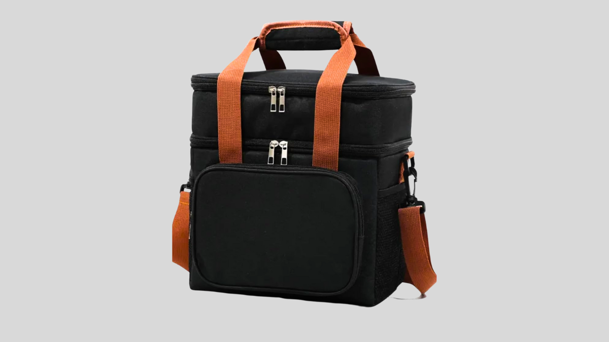 Bolsa térmica preta com alças marrom-caramelo, vista frontal.