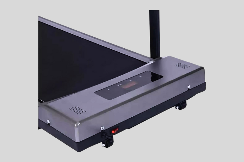 Detalhe do motor da esteira elétrica Nakasaki Km102.