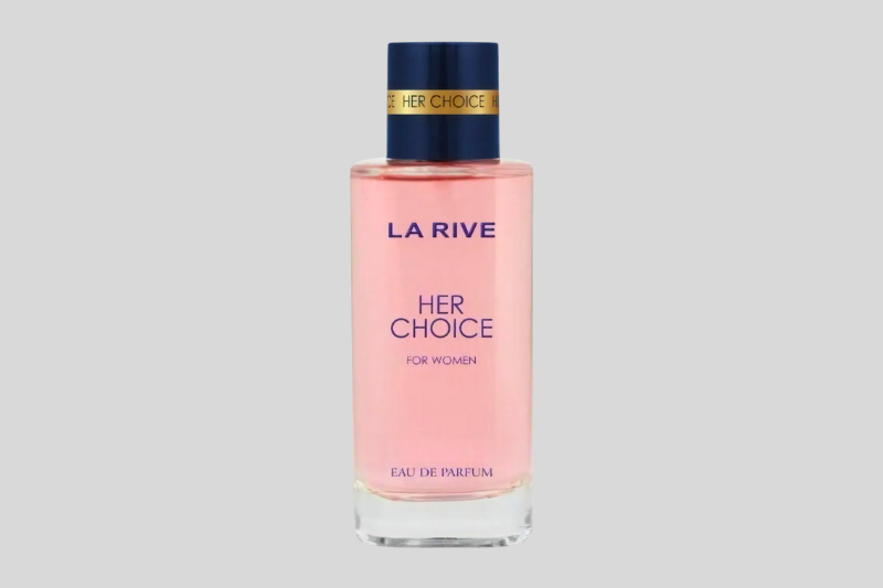 Frasco luxuoso do perfume HER sobre fundo rosa claro.