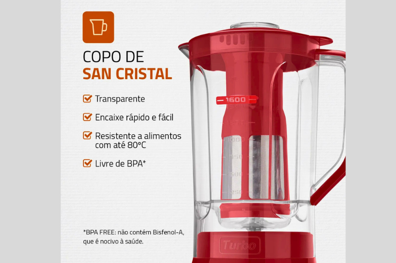 Liquidificador Mondial L-99 FR em uso, preparando suco natural com frutas.