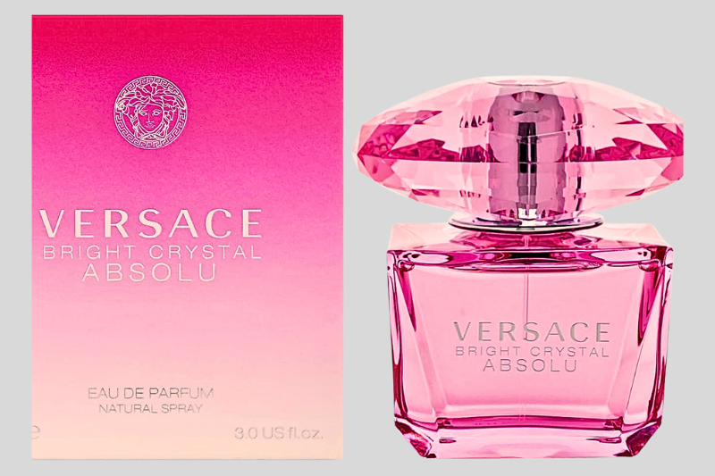 Alternativo: Perfume Versace Bright Crystal Absolu Feminino ao lado de sua embalagem original.