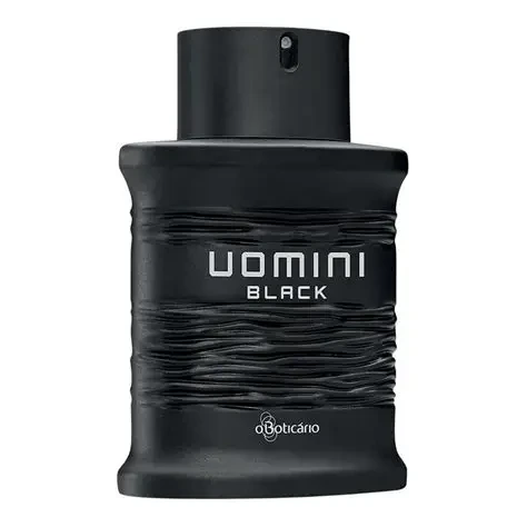 Frasco do perfume Uomini Black O Boticário sobre fundo branco, destacando seu design moderno e elegante.