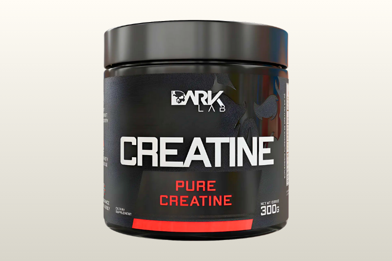 Frasco de Creatina Lark Pure Creatine na embalagem preta com detalhes vermelhos