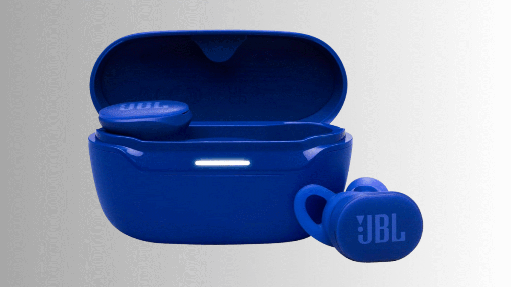 Fones de ouvido JBL azuis modelo intra-auricular, com estojo de carregamento aberto na mesma cor.