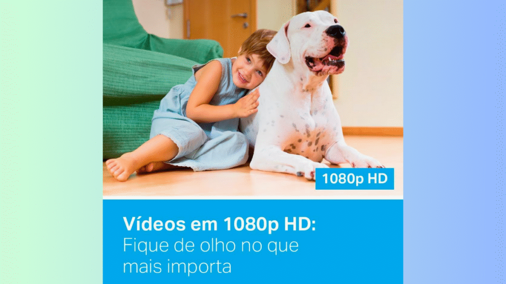 Imagem de uma criança com um cachorro grande, em ambiente doméstico, acompanhados por uma câmera de segurança que captura vídeo em Full HD.