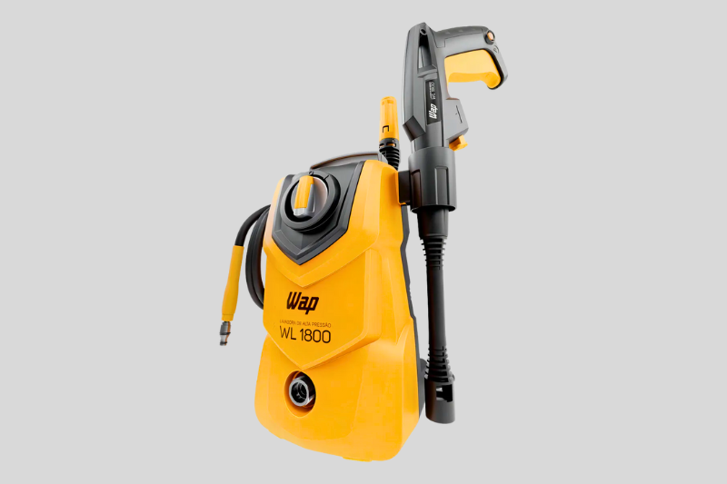 Lavadora de alta pressão WAP amarela e preta com design vertical compacto e sistema de organização de acessórios