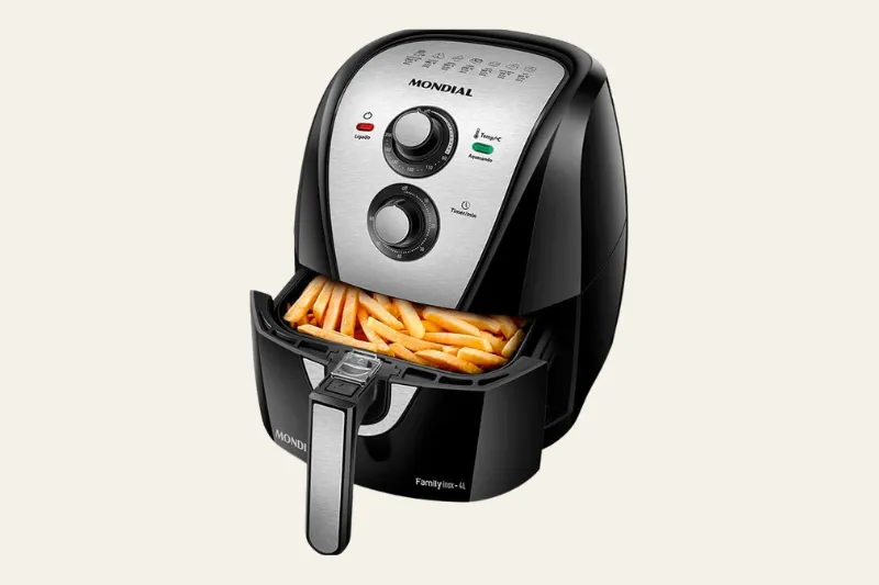 Air Fryer Mondial preta vista frontal com painel superior digital