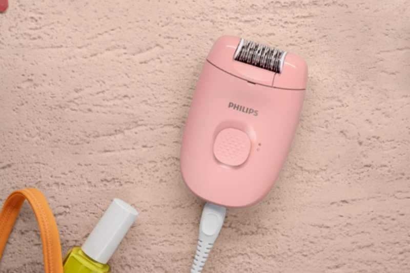 Depilador Satinelle Philips utilizado na rotina de cuidados com a pele feminina