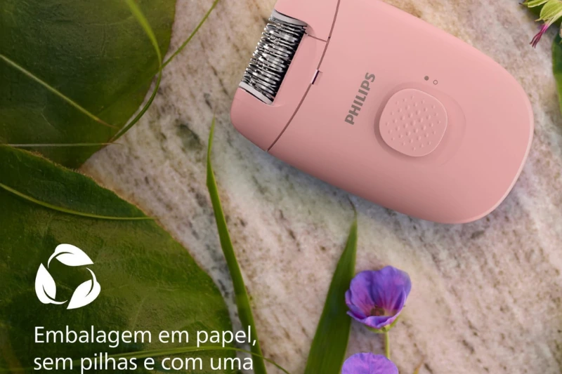 Depilador Satinelle feminino rosa sobre superfície escura