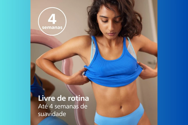 Mulher com pele lisa usando Depilador Satinelle, resultado de depilação suave e eficiente
